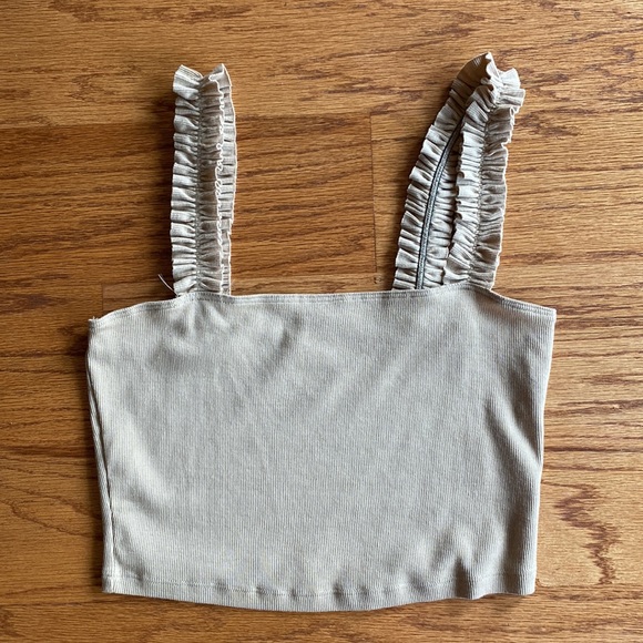 Abound Ruffle Strap Crop Top in Beige Nougat. Size S. NWOT - Picture 2 of 4
